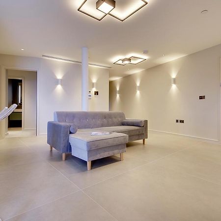 Luxury 3 Bed Flat With Large Terrace, Sea Views And Hot Tub Lejlighed Canford Cliffs Eksteriør billede