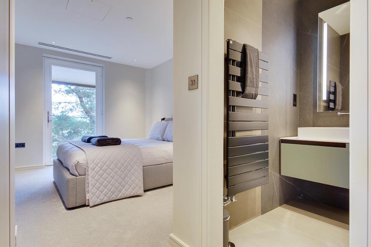 Luxury 3 Bed Flat With Large Terrace, Sea Views And Hot Tub Lejlighed Canford Cliffs Eksteriør billede