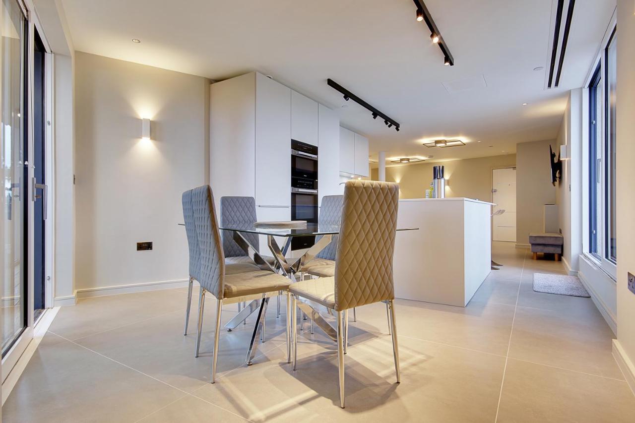 Luxury 3 Bed Flat With Large Terrace, Sea Views And Hot Tub Lejlighed Canford Cliffs Eksteriør billede