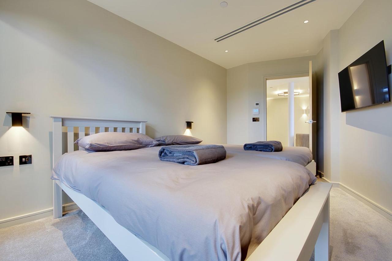 Luxury 3 Bed Flat With Large Terrace, Sea Views And Hot Tub Lejlighed Canford Cliffs Eksteriør billede