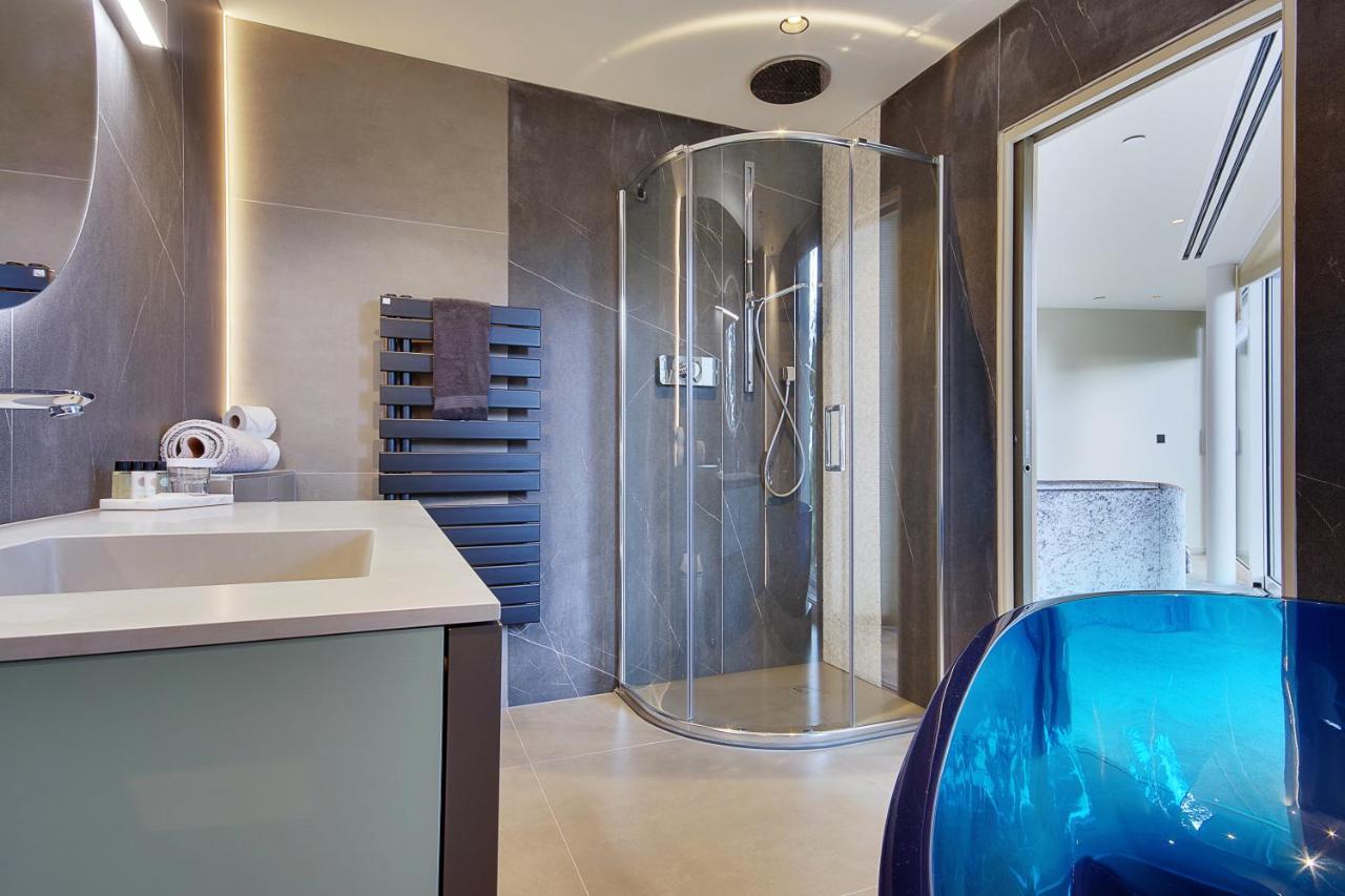 Luxury 3 Bed Flat With Large Terrace, Sea Views And Hot Tub Lejlighed Canford Cliffs Eksteriør billede