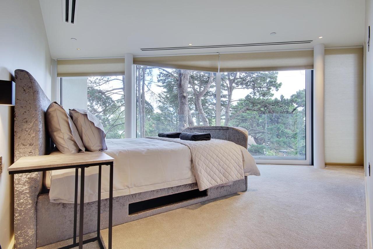 Luxury 3 Bed Flat With Large Terrace, Sea Views And Hot Tub Lejlighed Canford Cliffs Eksteriør billede